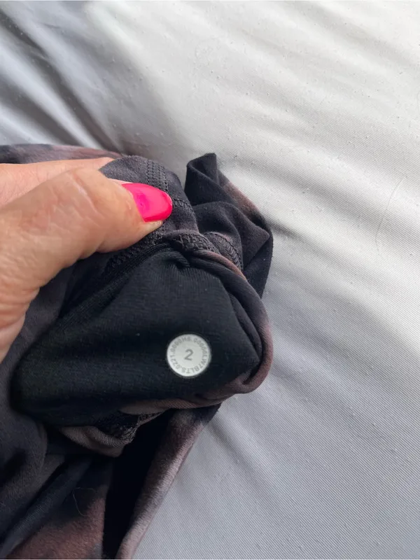 Lululemon Align Super High Rise Shorts 8” Diamond Dye Graphite Grey Pink Sz 2 - Image 4