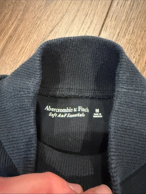 Abercrombie & Fitch So Soft Essentials Black Mock Neck Medium - C27-166 - Image 4