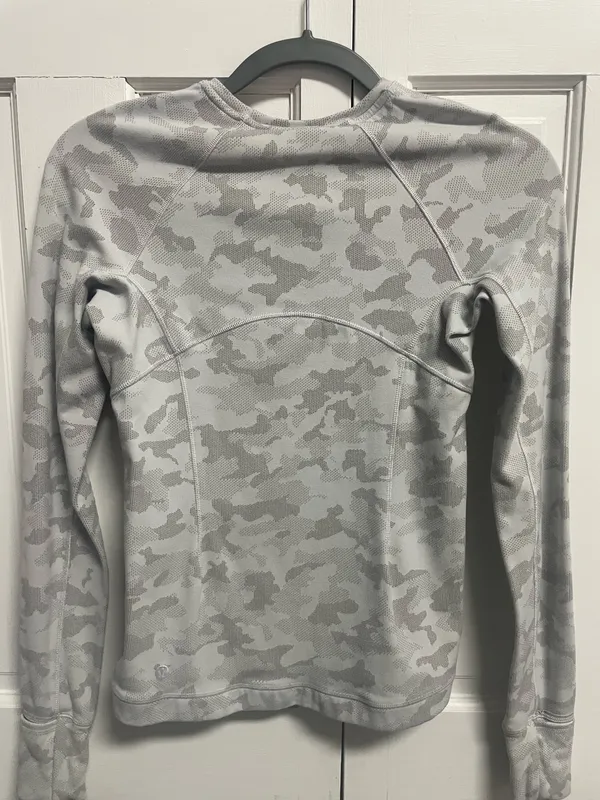 Lululemon grey camo top  - Image 2