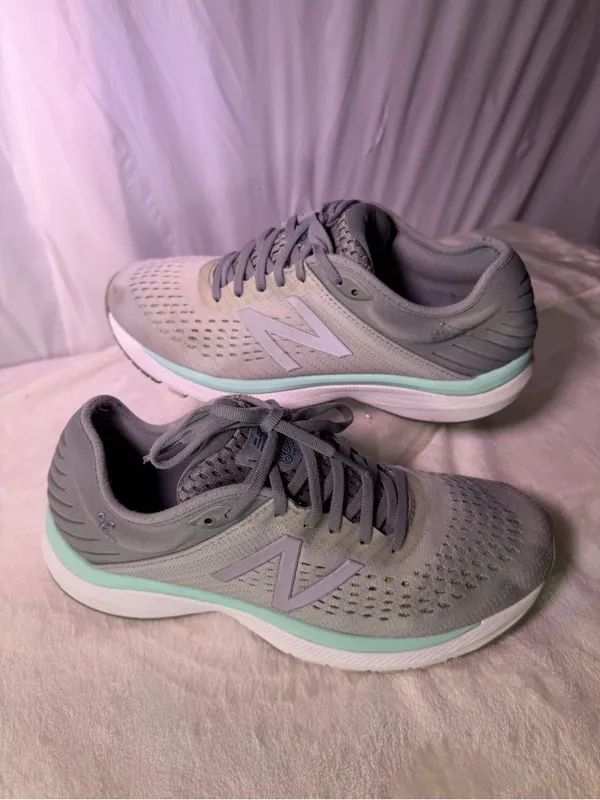 New Balance Women's Light Gray Running Sneakers with Mint Trim - Image 3