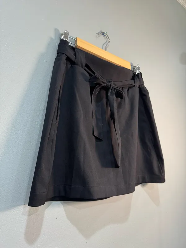 Black St. John's Bay Active Skort Size MP EUC - Image 3