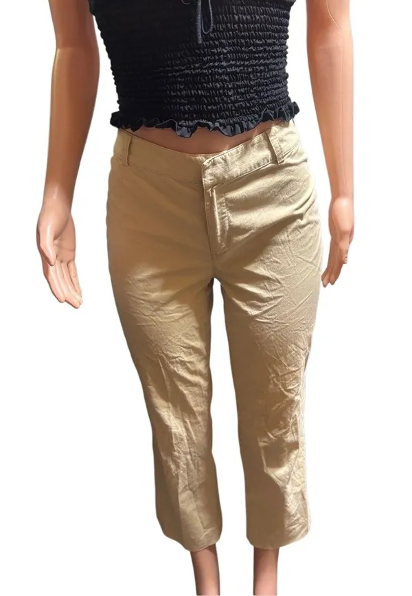 Banana Republic mid rise Tan Capri pants size 4/S Pre owned tan capri cropped pants with belt loops, two back pockets zipper, and hook closure. Dressy business, casual, stretchy slim straight trousers - Image 3