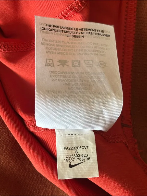 Nike Pro Dri-FIT Graphic Crop Tank with branded elastic waistband - Image 6