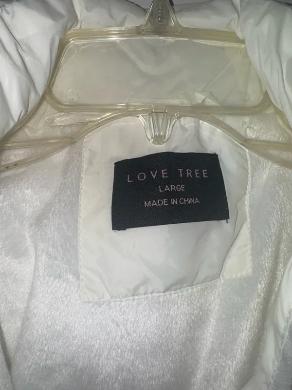 Love tree white quilted puffer zip up jacket with fit hood. Never worn - Image 3