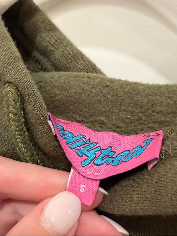 Edikted Olive Green Cropped Raw Hem Logo Hoodie Size Small - Image 2