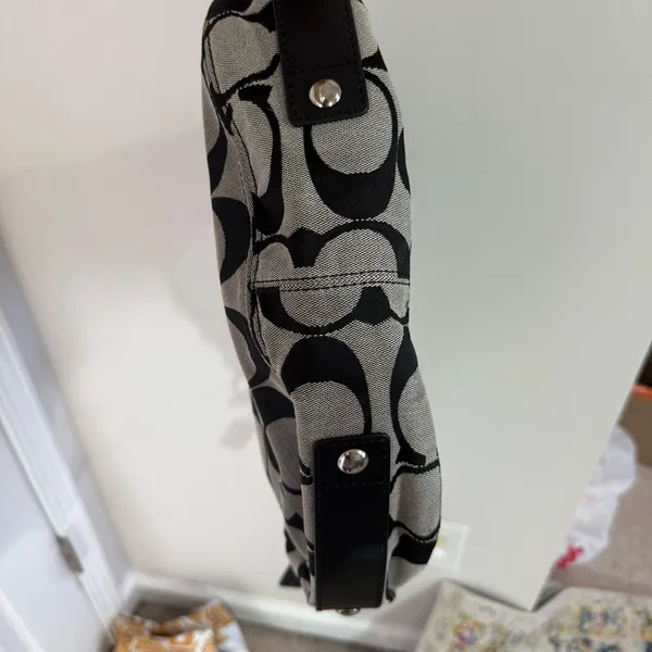 Coach Black and Cream Signature Shoulder Bag - Image 14