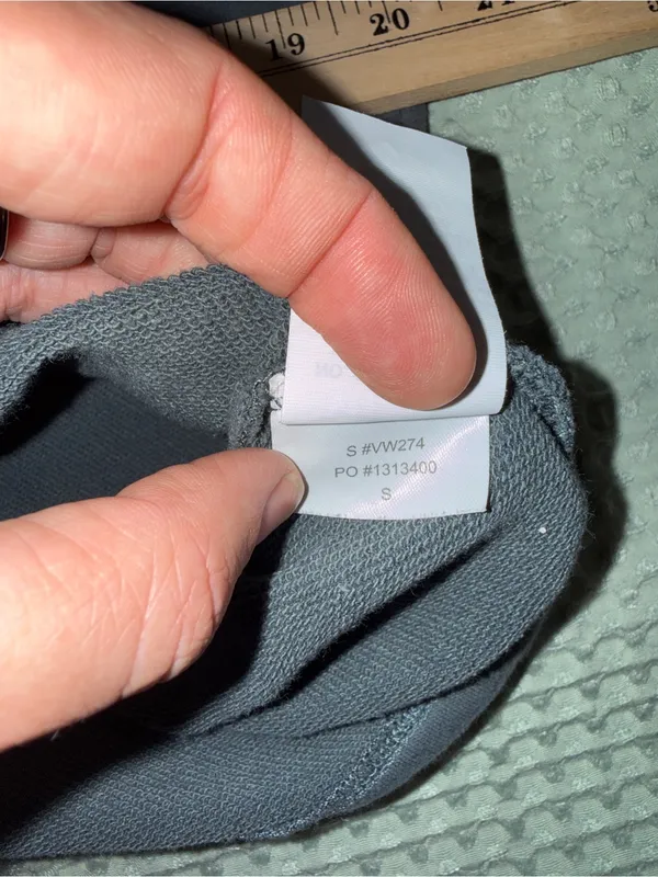 Vuori‎ Sedona Half Zip sweatshirt size Small - Image 4
