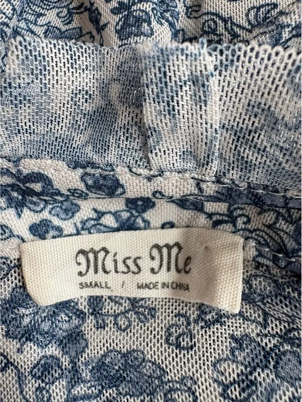 Miss Me Women's Small Blue Floral Ruffled Sleeveless Blouse - Image 5
