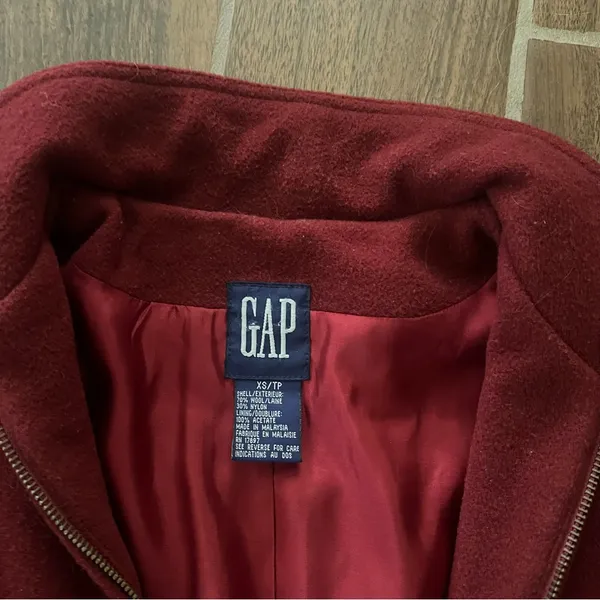 Red Gap Jacket size XS - Image 3