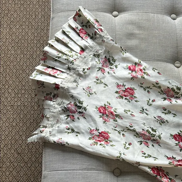 Non Signe Vintage Floral Satin Slip Dress with Lace Pleated Trim Size Medium - Image 4