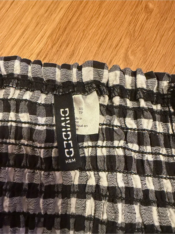 H&M Black & White Gingham Puff-Sleeve Cropped Top - Image 3