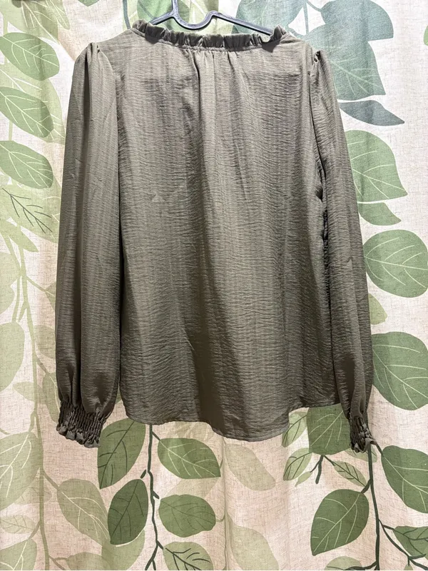 Ruffled V - Image 4