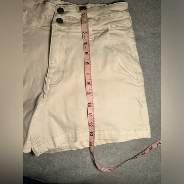 KUT from the Kloth Jane high rise short white size 8 - Image 5