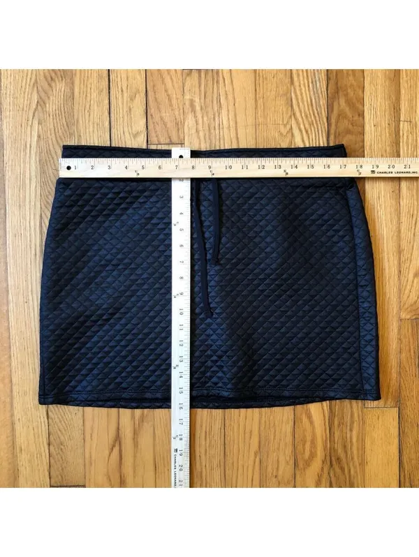 Fabletics EUC Women's Fabletics Manila Coated Black Quilted Mini Skirt Size L - Image 2