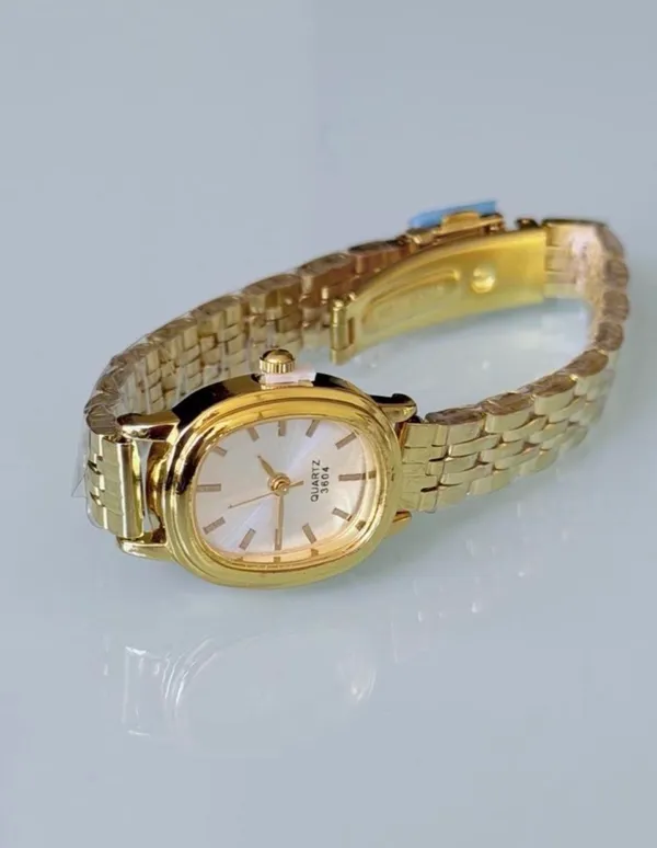Brand New Y2k style Gold quartz watch with white face and gold hands Condition - Image 2