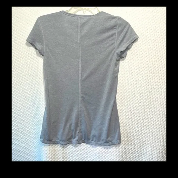 Old Navy Active shirt size XS - Image 2