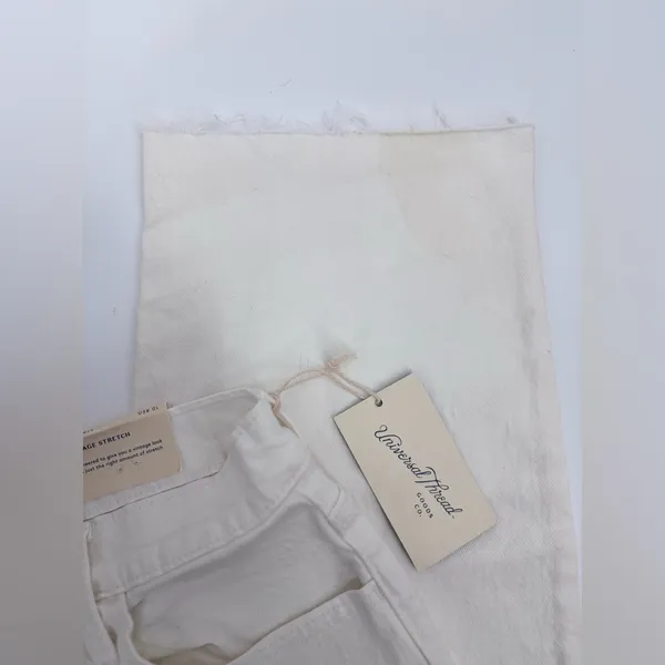 Universal Thread Women's Off-White Straight Leg Jeans - Image 9