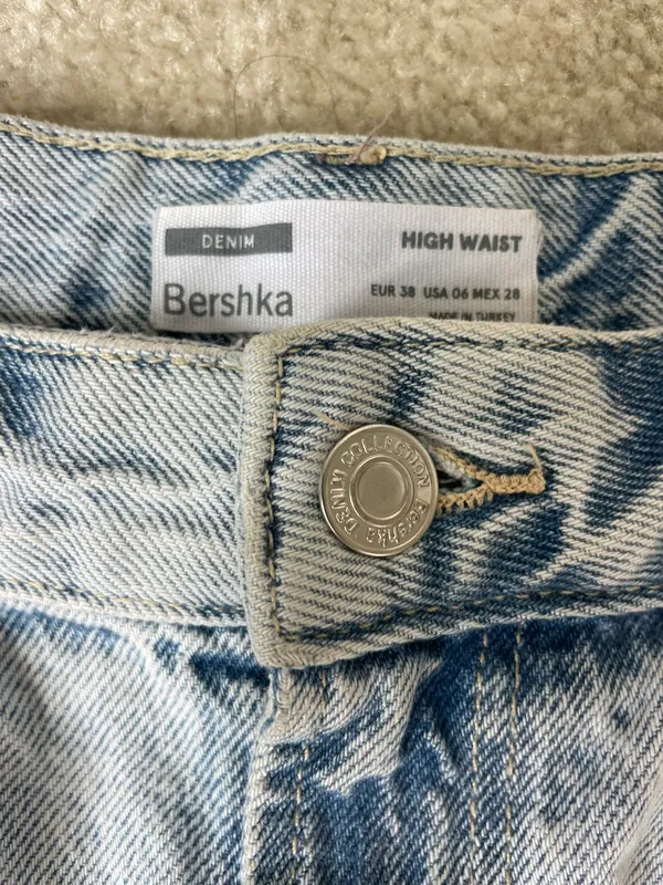 European Light Wash Denim Jeans - Image 3