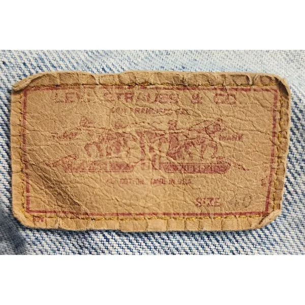 Vtg Levi's Denim Trucker Jacket Classic Fit Light Wash‎ Jean 40 Made in USA - Image 5