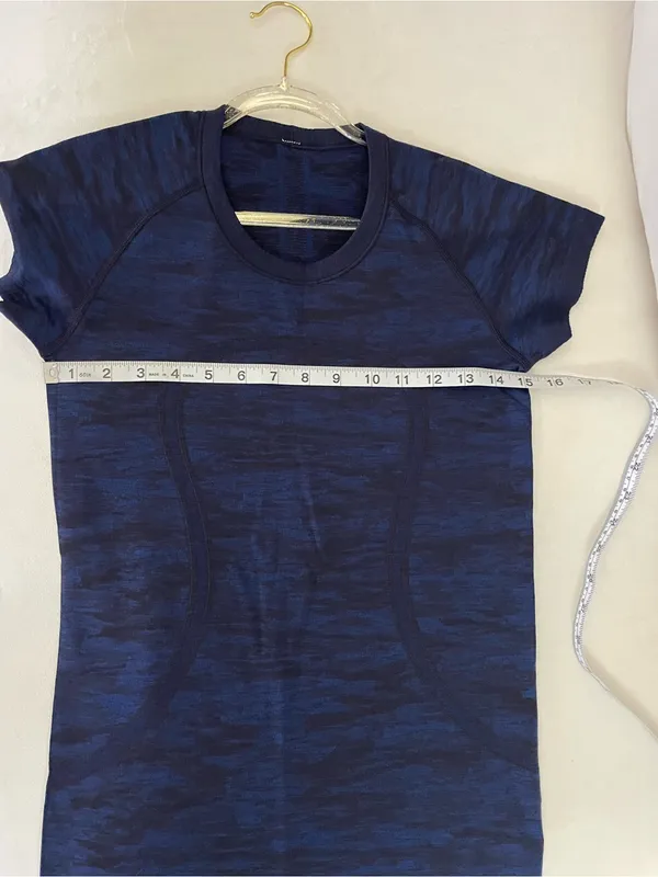 Lululemon Swiftly Navy & Black Short-Sleeve Tee Size 6 - Image 6