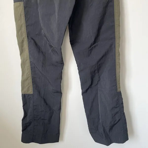 Nike Women's City Utility Zip Cuff Track Pants Athletic Black Green Size Medium - Image 7