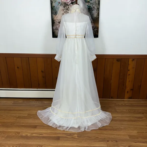 Pretty Vintage 1970s Organza Wedding Gown! - Image 5