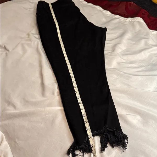 Abercrombie & Fitch Black Cropped Jeans - Image 8