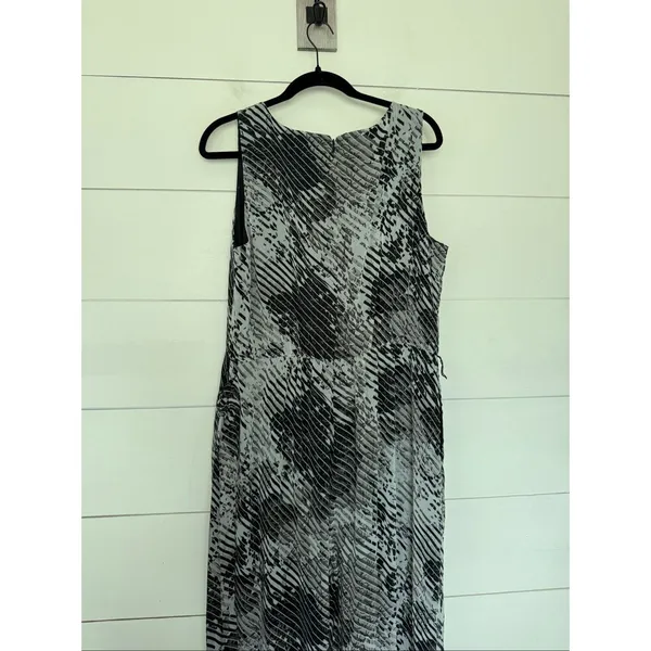 White House Black Market Women’s 16 Vneck Maxi Dress Sleeveless - Image 4
