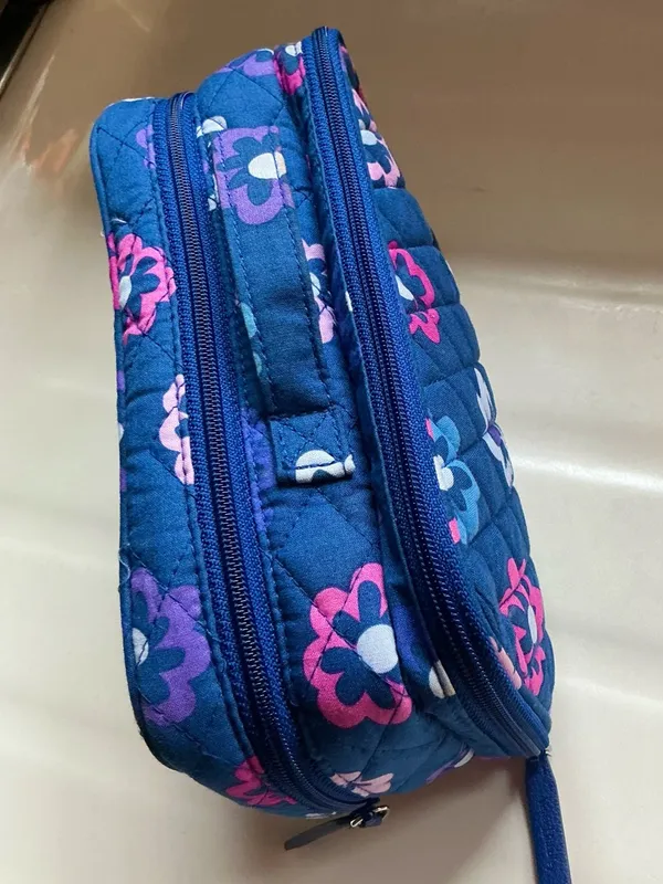 VERA BRADLEY Quilted Floral Double-Zip Cosmetic Case 💄🪮 - Image 2