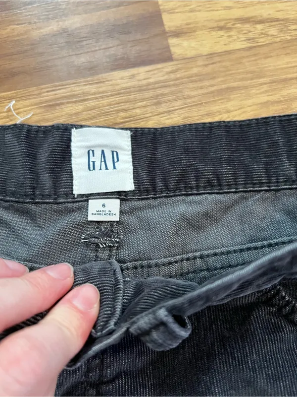 GAP Black High-Waist Cutoff Denim Shorts - Image 3