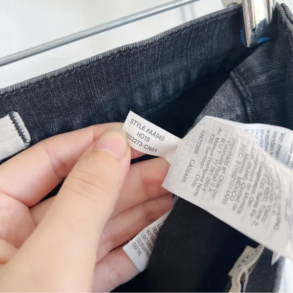 Madewell • 10" High-Rise Skinny Jeans in Berkeley Black: Button-Through Edition - Image 9