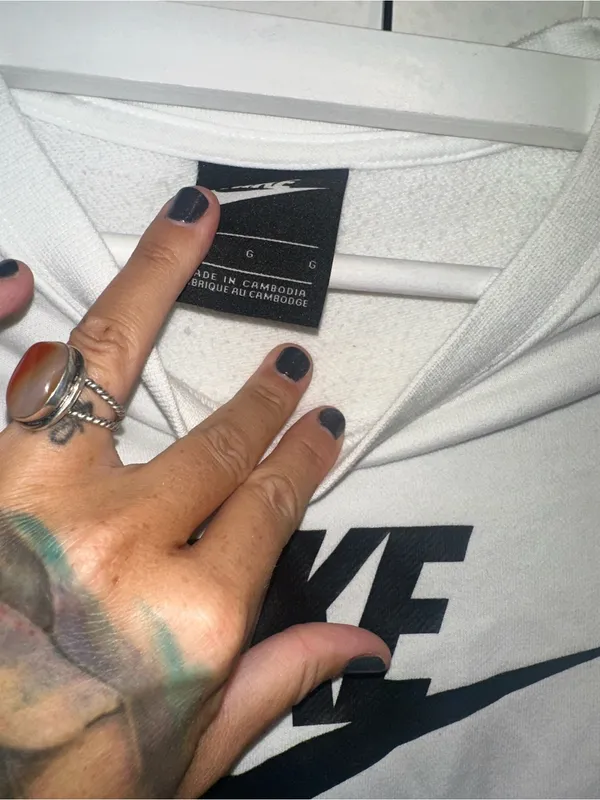 NIKE Colorblocked Logo Cropped Crewneck $60MSRP - Image 7