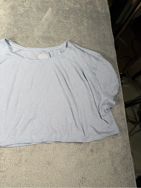 Aerie Light Blue Women's Short Sleeve Crop Top large - Image 4