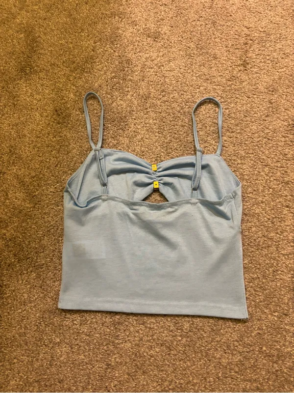 SHEIN Light Blue Cutout Cami Top with Gold Accent Bar - Image 4