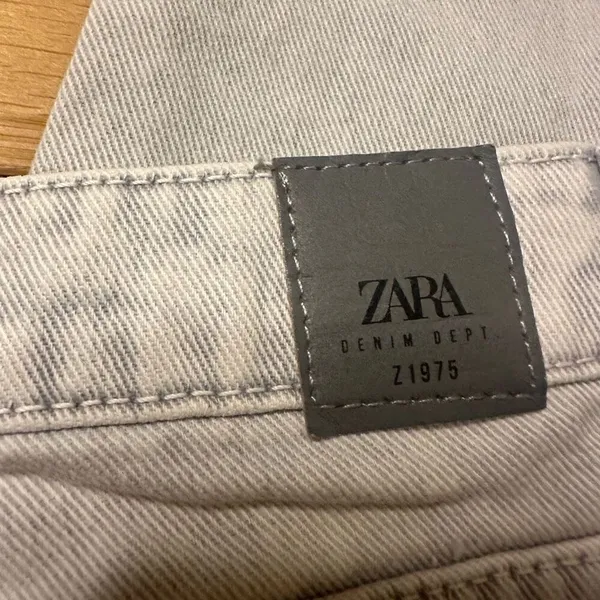Zara jeans mom high rise oversized acid wash light wash 6 - Image 9