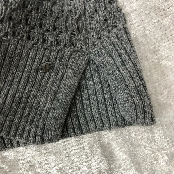 American Eagle Gray V-Neck knit Sweater Size Large wool blend - Image 8