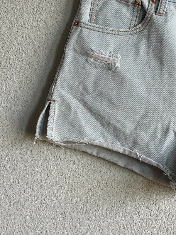 Wild Fable Light Wash High Rise Denim Shorts Size 2 Distressed Raw Hem - Image 5