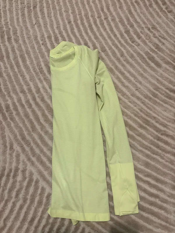 Swiftly Lululemon Long Sleeve - Image 3