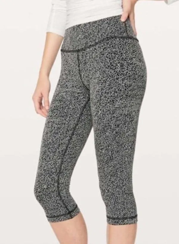 Lululemon Wunder Under Hi-Rise 1/2 Tight Sz 8 - Image 2