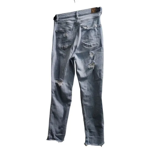American Eagle‎ Light Wash Distressed High Rise Mom Jeans Ripped Denim Size 2 - Image 2