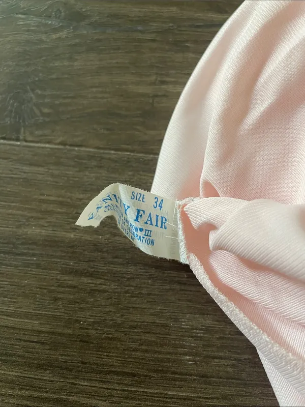 Women’s Vintage Vanity Fair Light Pink Nylon Housecoat/Robe Nightgown, Size 34 - Image 4