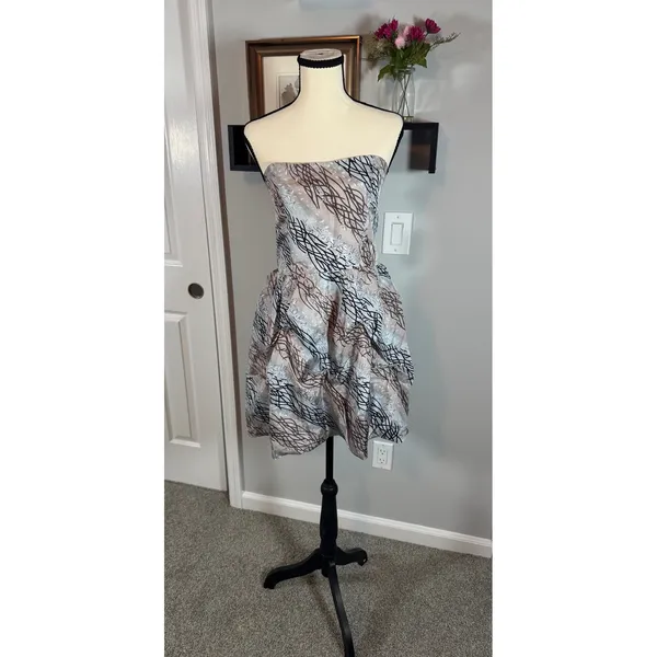 Chaudry KC 100% Silk Strapless Bubble Hem Mini Dress Abstract Print Sz Medium - Image 2
