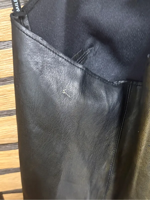 Bailey 44 brown and black faux leather top size large - Image 9