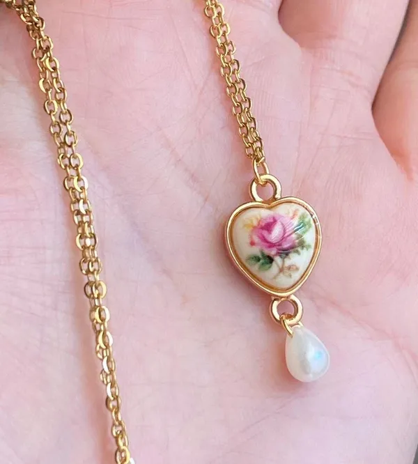 Handmade cottage fairy antique style heart rose necklace🌹🩵 - Image 5