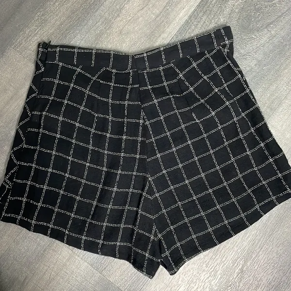 Free People Ginger black and white windowpane ruffle shorts size 8 - Image 6