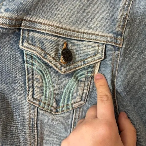 Y2K Hollister light wash denim jacket embroidered pockets 2000s McBling coastal - Image 2
