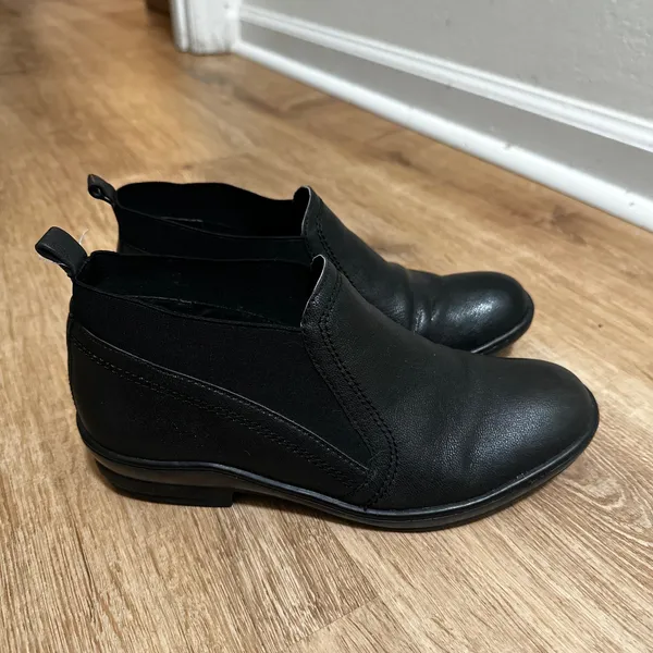 David Tate | Women's Black Leather Slip On Short Classic Ankle‎ Boots, Size 7W - Image 2