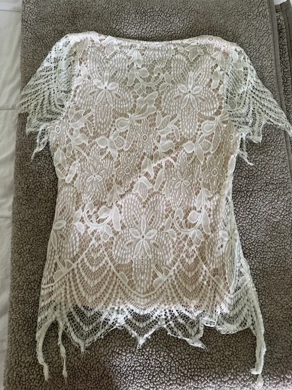 Cream lace top BKE size med - Image 2