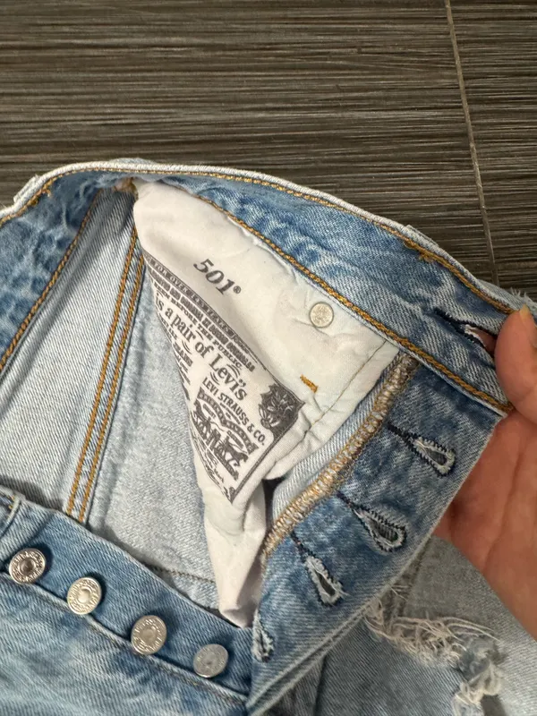 levi’s 501 shorts ripped cut-off size 25 - Image 4