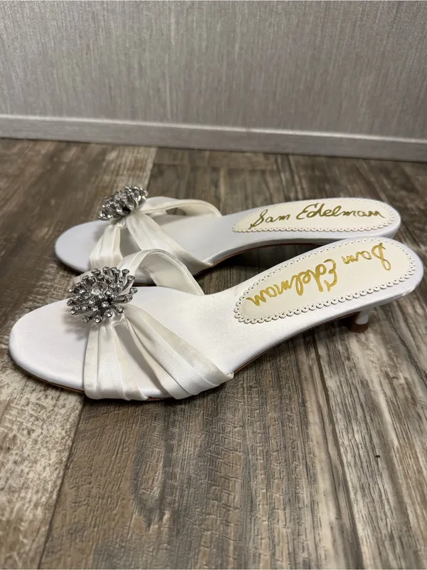 NWOB Sam Edelman White Satin Bridal Kitten Heel Slide with Crystal Brooch Size 6 - Image 9